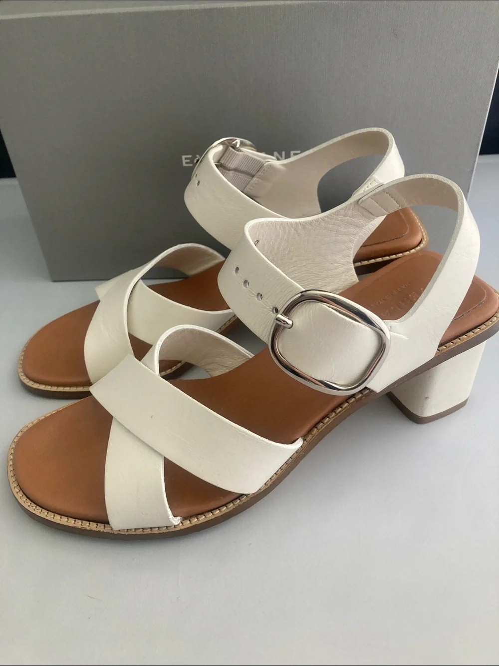 Everlane Buckle Block Heel Sandals in Size 8 White Leather - Picture 1 of 5